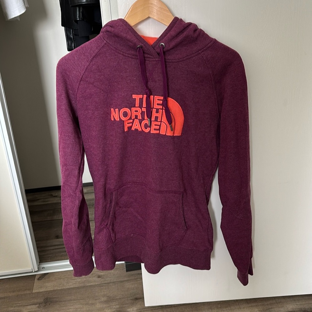 The north face sweater. Fits like a S/M